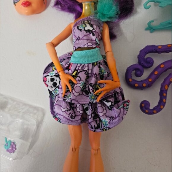 Monster High Inner Monster Shockingly Shy Scared Silly Doll Incomplete - Picture 3 of 8
